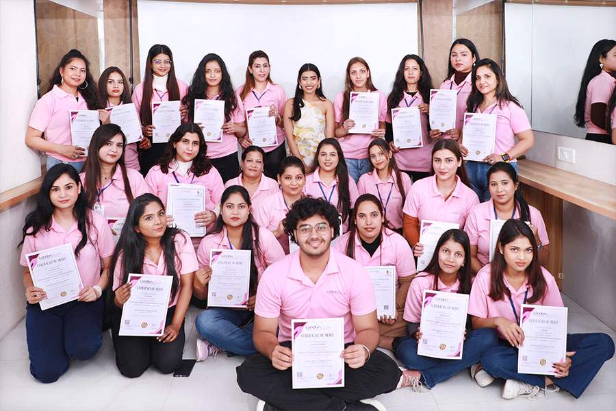 Sector 18, Top Makeup Academy in Delhi NCR